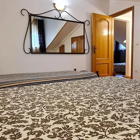 Holiday 7 Villas & Villa Maceira (Leiria)