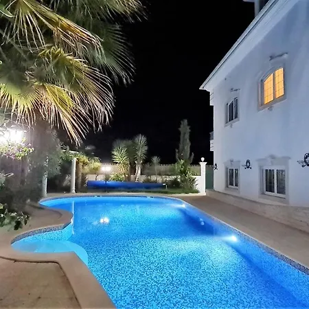 Villa Holiday 7 Villas & *