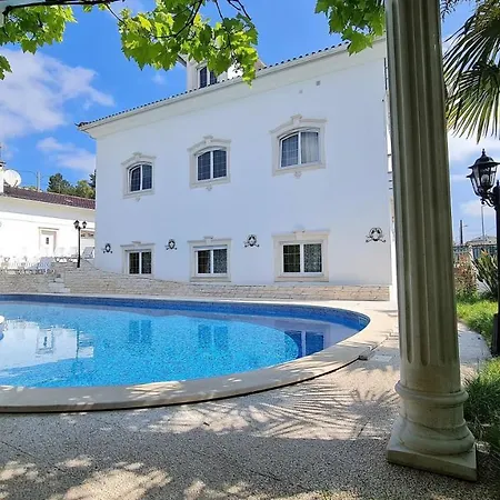 Villa Holiday 7 Villas & Maceira (Leiria)
