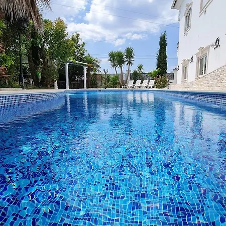 Holiday 7 Villas & Maceira (Leiria)