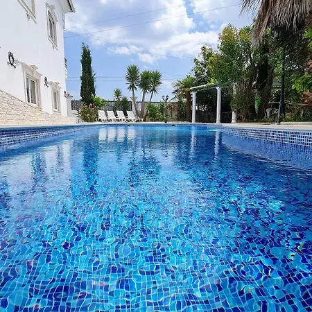Villa Holiday 7 Villas &