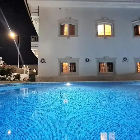Holiday 7 Villas & Villa *