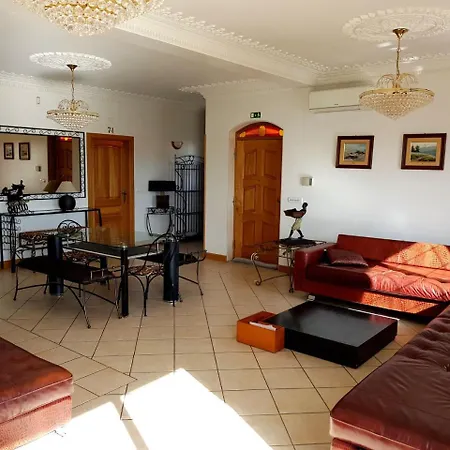 Holiday 7 Villas & *