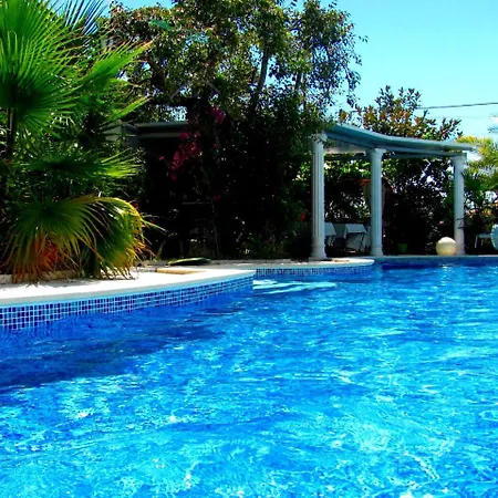 Holiday 7 Villas &